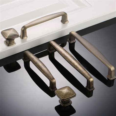 kitchen cabinet handles and pulls